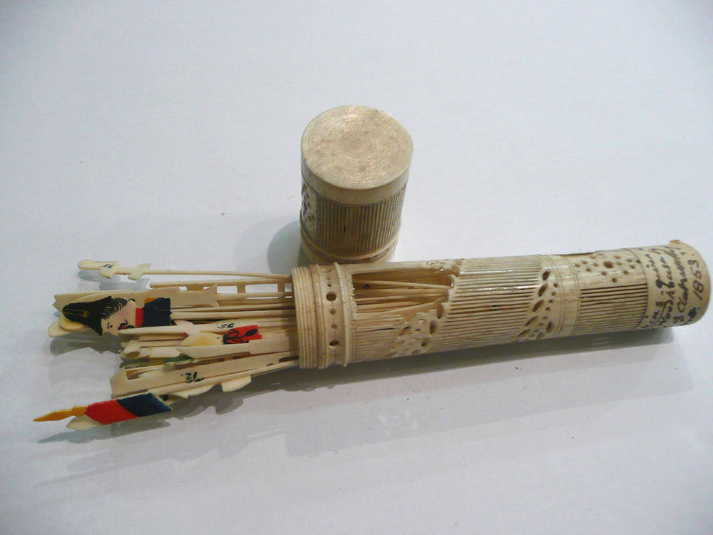 Lot 26 - A 19th century pierced irory Spillikins case complete with ivory sticks, with label attached...