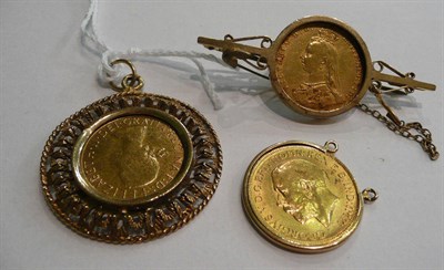 Lot 42 - Three gold sovereigns dated 1887, 1968 and 1914