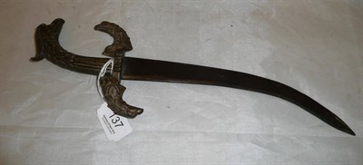 Lot 137 - A curved dagger with bronzed metal grip and quillons