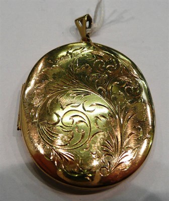 Lot 166 - A 9ct gold locket