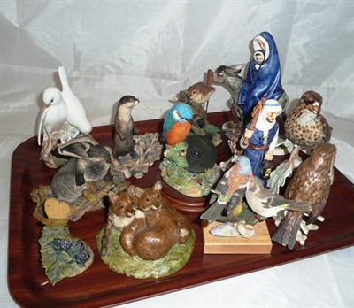 Lot 196 - A tray of decorative animal ornaments including Goebel, Border Fine Arts etc