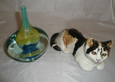 Lot 390 - A Mdina glass vase and a pottery cat