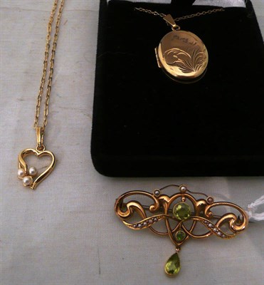 Lot 391 - Gold and seed pearl brooch, 9ct gold locket on chain and a pearl pendant on chain