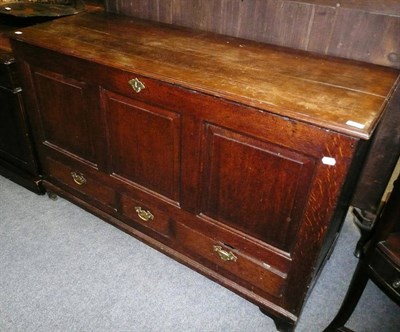 Lot 498 - Large oak mule chest