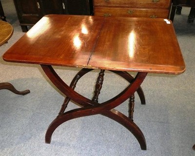 Lot 533 - A 19th century mahogany coaching table