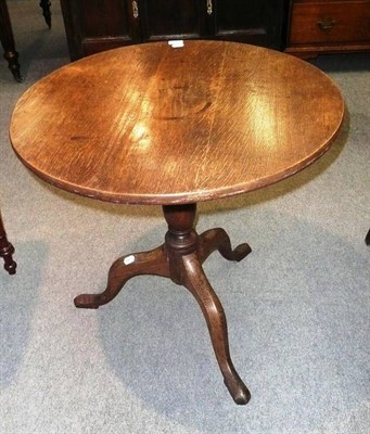 Lot 534 - An oak tripod table