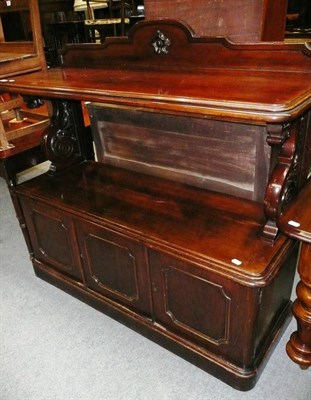 Lot 547 - A Victorian mahogany buffet