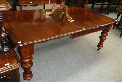 Lot 548 - Victorian extending dining table