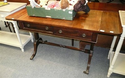 Lot 642 - Reproduction mahogany sofa table