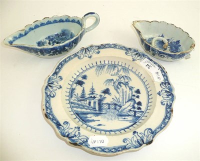 Lot 34 - 18th century pearlware plate and two 18th century Chinese blue and white sauce boats