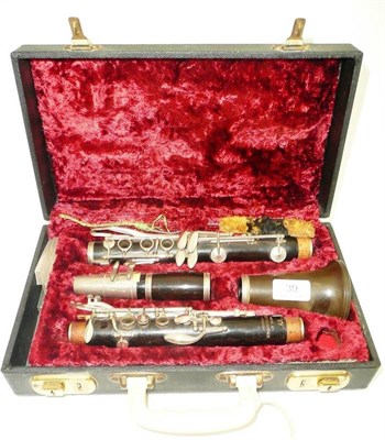Lot 39 - A cased Boosey & Hawkes clarinet