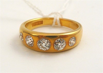 Lot 78 - A diamond five stone ring