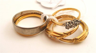 Lot 93 - A 22ct gold wedding band, an 18ct white gold wedding band and three gem set dress rings (5)
