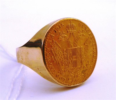 Lot 102 - A coin ring