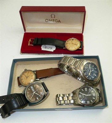 Lot 122 - Gent's Omega Geneve wristwatch with date aperture, manual movement and original box, together...