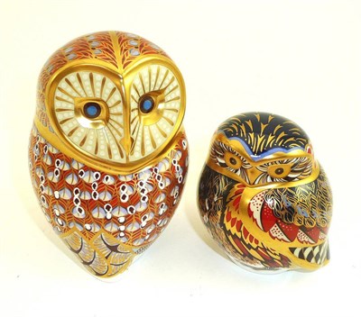 Lot 148 - Two Royal Crown Derby owl paperweights