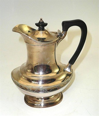 Lot 176 - A silver hot water jug, Sheffield 1929