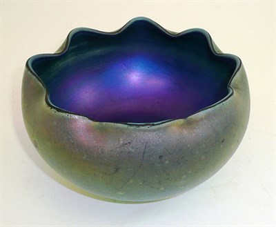 Lot 194 - An early 19th century glass bowl