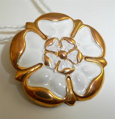 Lot 214 - A 9ct gold white enamel Yorkshire rose brooch