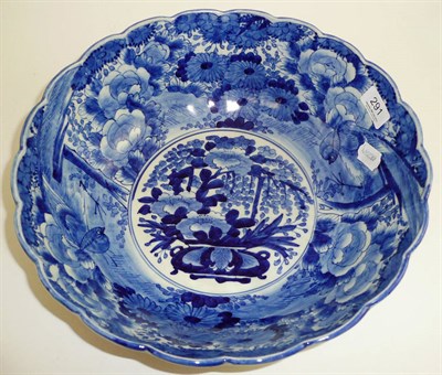 Lot 291 - A Japanese blue and white bowl