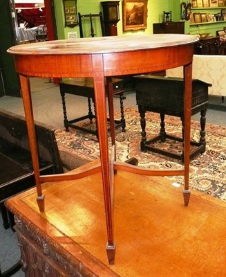 Lot 498 - A mahogany circular occasional table