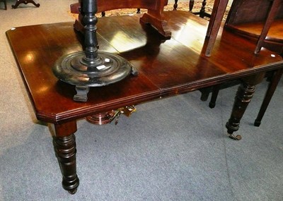 Lot 507 - Early 20th century mahogany extending dining table