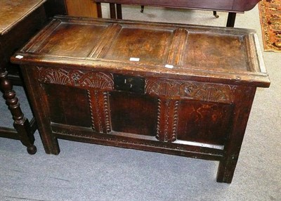 Lot 512 - A 17th century oak small coffer