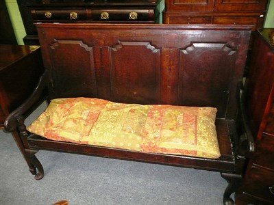 Lot 620 - An oak three panelled settle