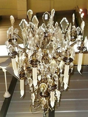 Lot 634 - A chandelier