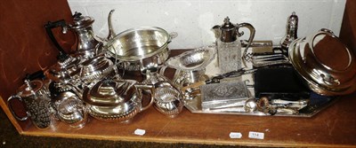 Lot 114 - A shelf of plated ware etc