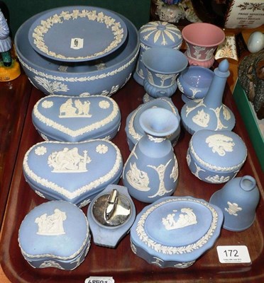 Lot 172 - Tray of assorted Wedgwood Jasperware