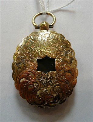 Lot 185 - Gold metal locket