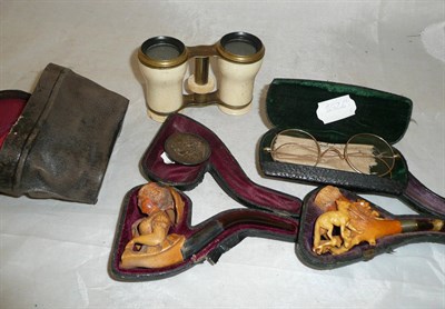 Lot 192 - Two cased Meerschaum pipes, a pair of bone opera glasses, spectacles and an 1893 Crown