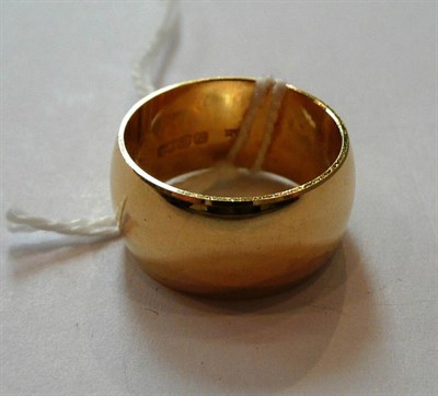 Lot 200 - An 18ct gold band ring