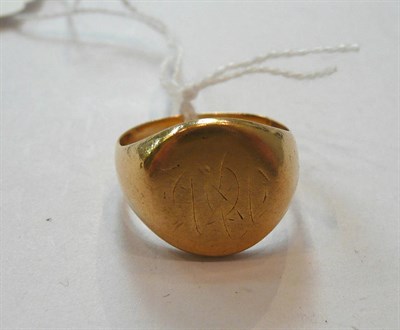 Lot 207 - An 18ct gold signet ring