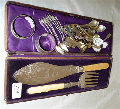 Lot 229 - Cased plated fish servers, silver caddy spoon, Continental spoons and two silver napkin rings