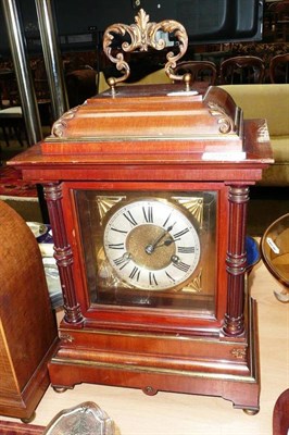 Lot 256 - A striking mantel clock