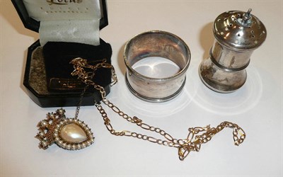 Lot 285 - Silver napkin ring, pepperette, 9ct gold chain and a brooch (4)