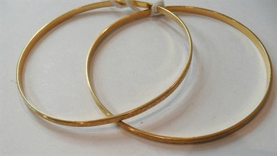 Lot 305 - Two bangles stamped '750'