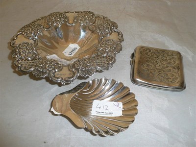 Lot 412 - A small silver basket, shell dish and cigarette case.