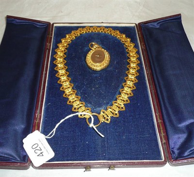 Lot 420 - Gilt metal locket and chain in a fitted case