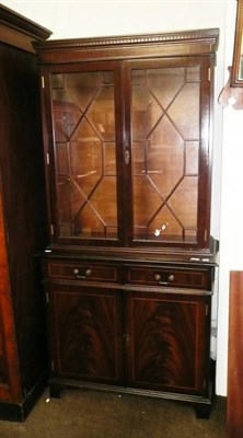 Lot 514 - Reproduction mahogany bookcase