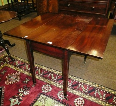 Lot 611 - Victorian mahogany Pembroke table