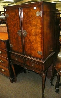 Lot 622 - Walnut veneered cocktail cabinet