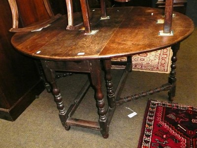 Lot 634 - Oak drop leaf table