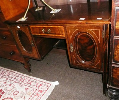 Lot 637 - An Edwardian mahogany inlaid dressing table