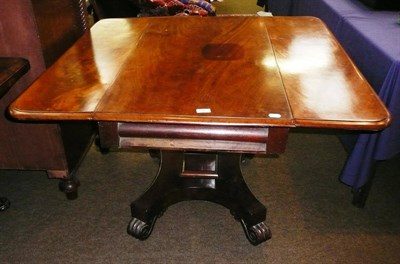 Lot 660 - Mahogany pedestal table