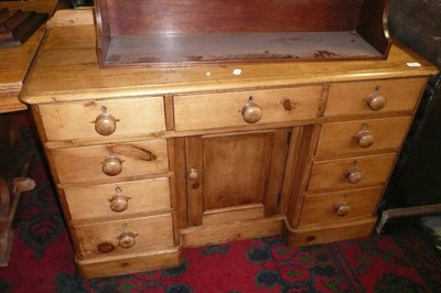 Lot 700 - A Victorian pine wash stand