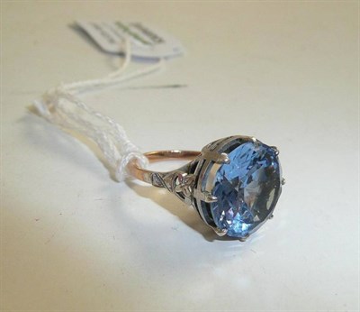 Lot 17 - A synthetic blue spinel ring, stamped 9ct