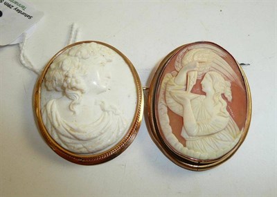 Lot 35 - Two cameo brooches